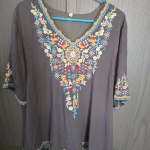 Embroidered short sleeve top